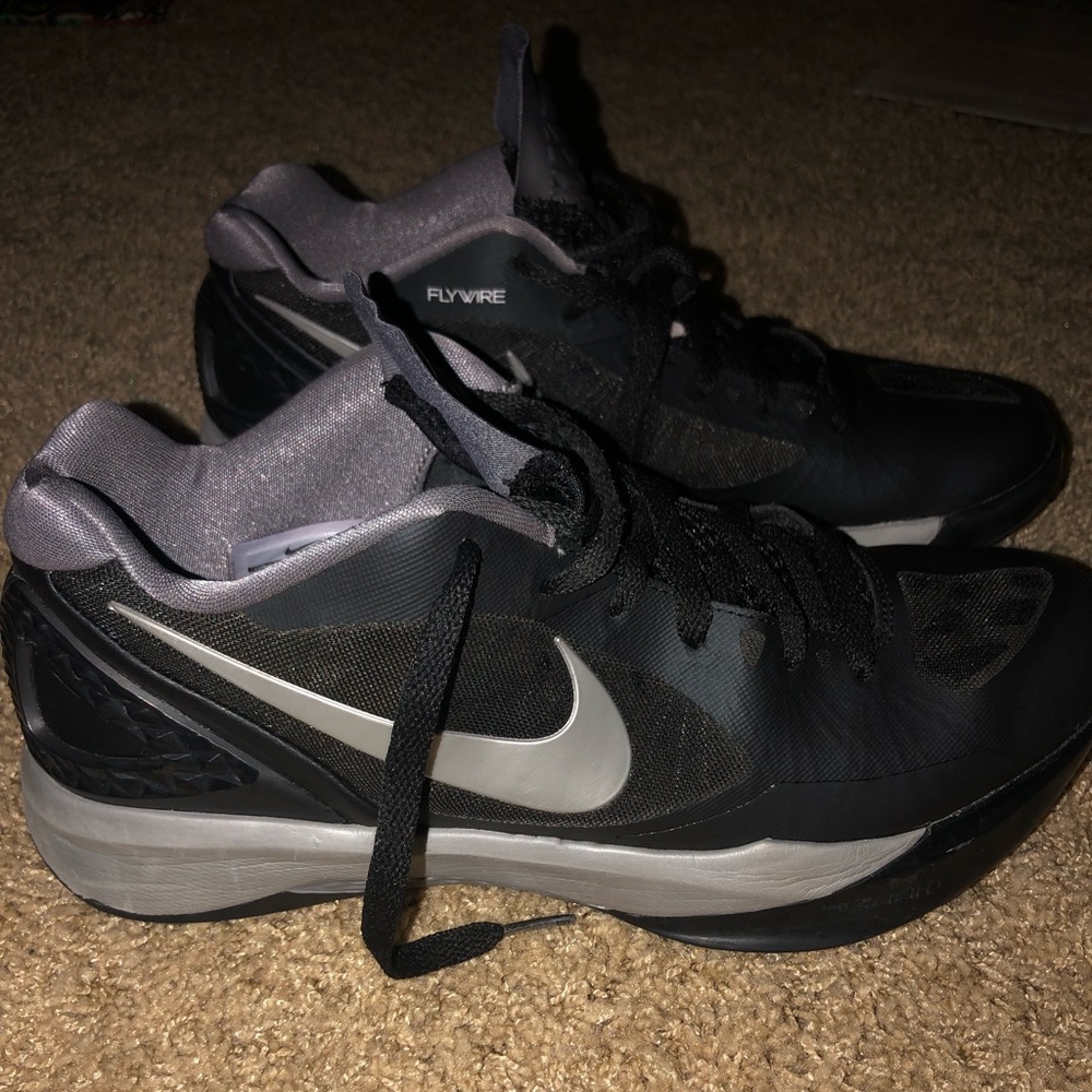 NIKE FLYWIRE HYPERSPIKE VOLLEYBALL SHOES// SIZE 11